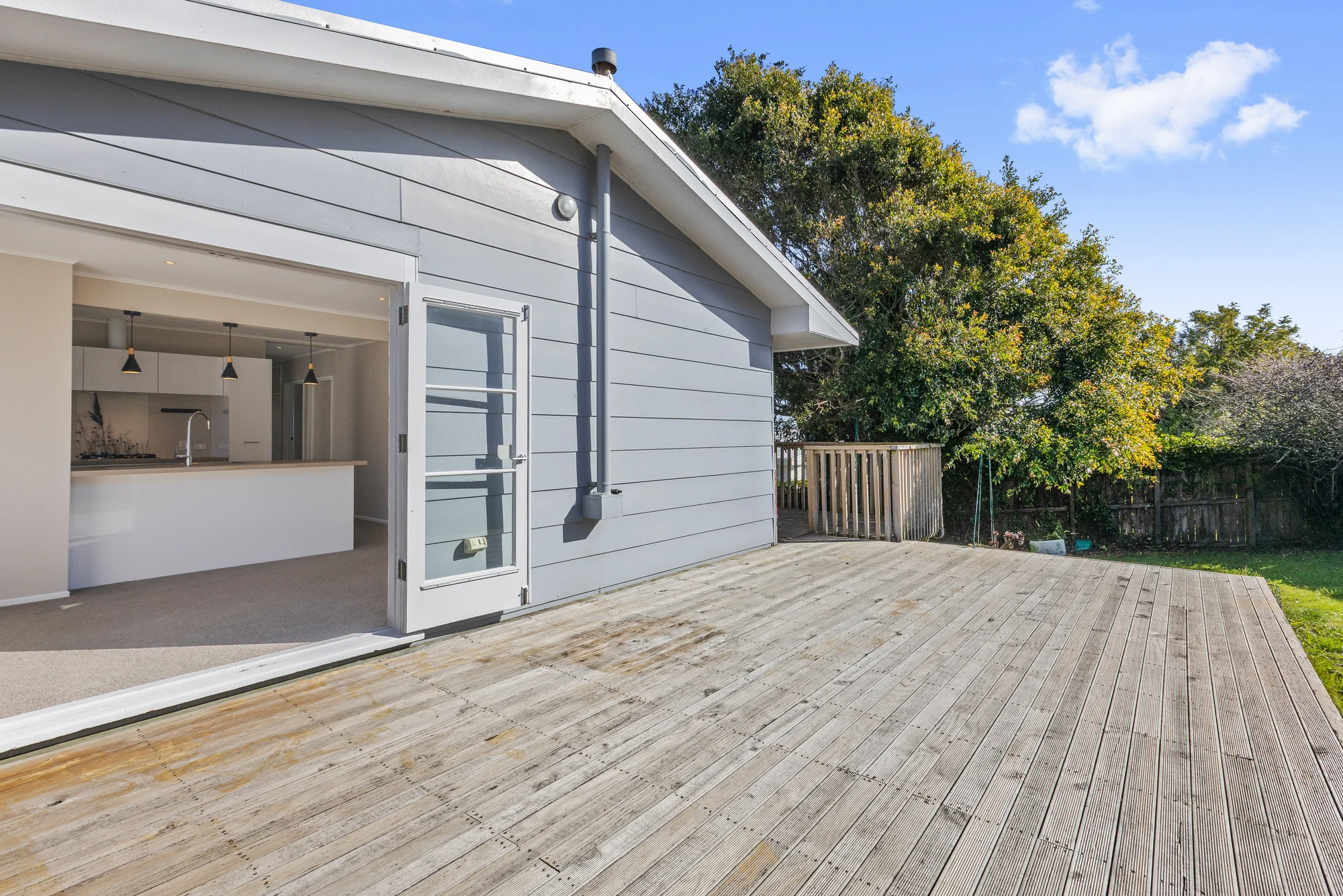 Titahi Bay 3房 Designer Renovated - Move In and Enjoy.