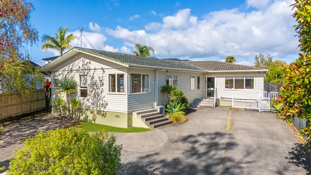 Pakuranga 3房 永久产权砖瓦美宅，  607㎡全幅地，合法双厨房，蕴藏开发潜力！ Home with Development Potential & Childcare Use