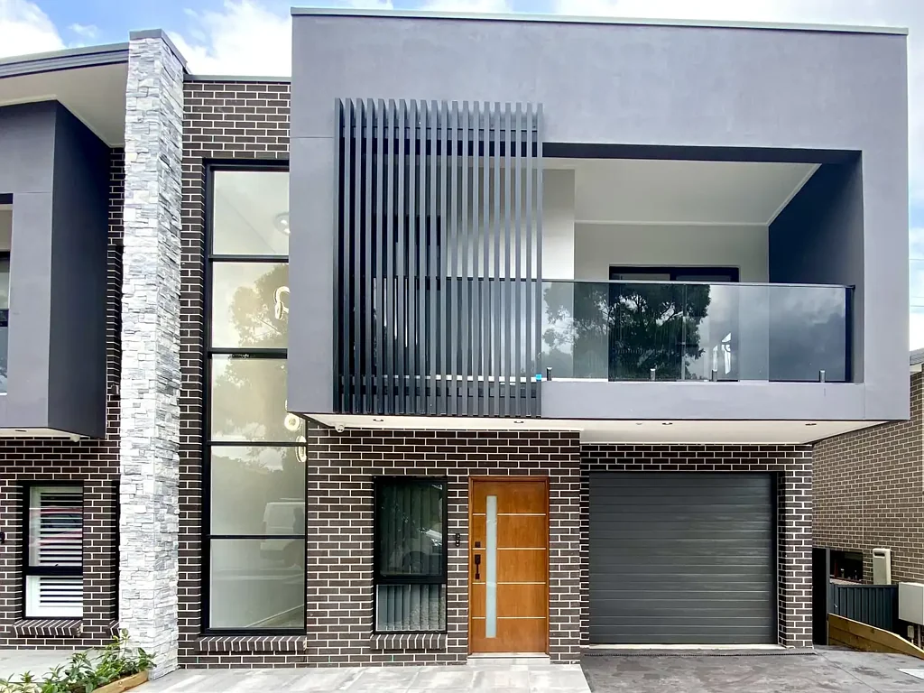 IMMACULATE CONDITION, LIGHT-FILLED, LUXURY FAMILY HOME!