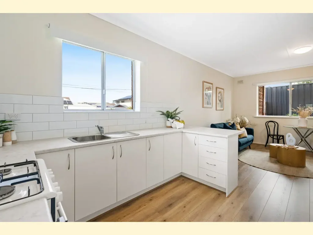 Fresh, Bright and Modern unit Walking distance to the Beach!