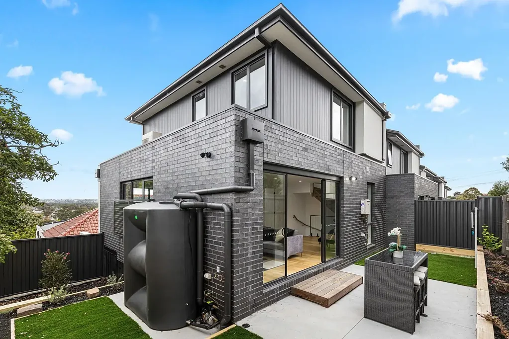 Templestowe 3 Slaapkamer CONTEMPORARY MODERN LIVING WITH VIEWS & AN EXTRA-LARGE COURTYARD