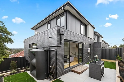 Templestowe 3 Bedroom CONTEMPORARY MODERN LIVING WITH VIEWS & AN EXTRA-LARGE COURTYARD