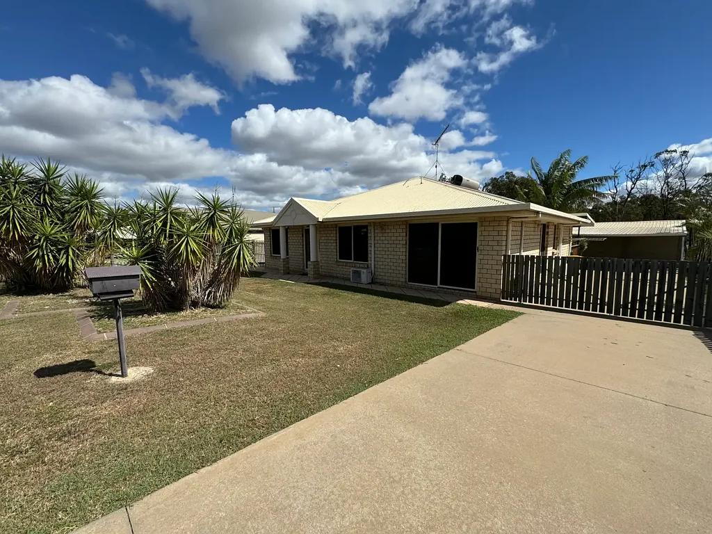 Moranbah 4 Bedroom 4 Bedroom Lowset Home Backs onto Bushland