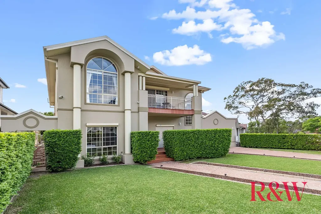 Strathfield 5房 蓝带地址 715m2阔地 5卧3卫 宽敞厨房 空调庭院 舒适空间 BEAUTIFUL, HUGE FAMILY HOME