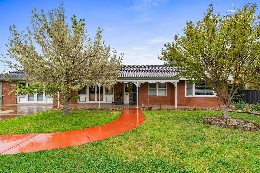 30 Loughnan Street, Coolamon, NSW 2701