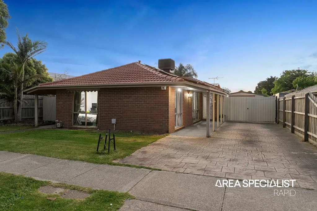 Cranbourne North 3ਬੈੱਡਰੂਮ The Brief: Comfortable Family Living in a Convenient Cranbourne North Location!