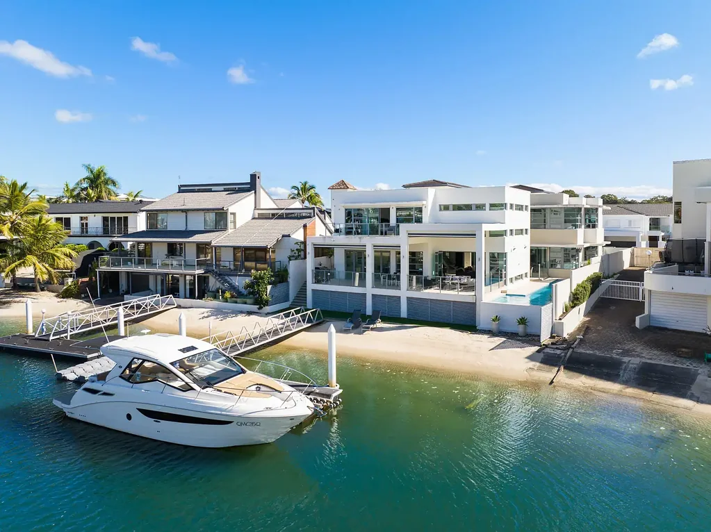 Surfers Paradise 5 Bedroom Exceptional Paradise Waters Family Residence