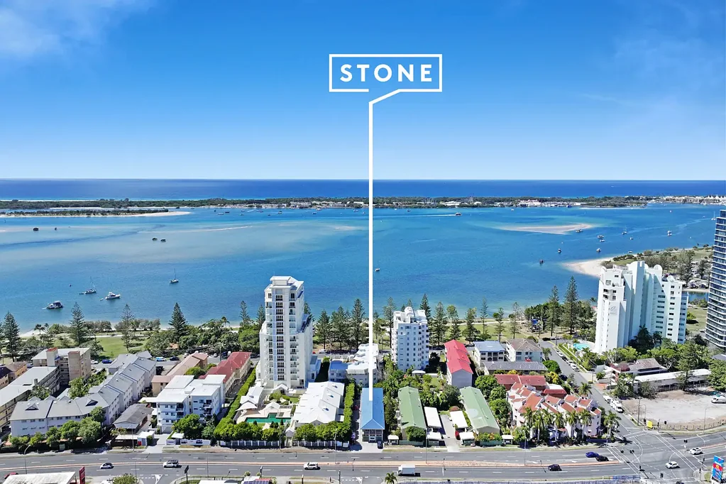 Labrador 3બેડરૂમ VACANT, REFRESHED & JUST 500M FROM THE BROADWATER