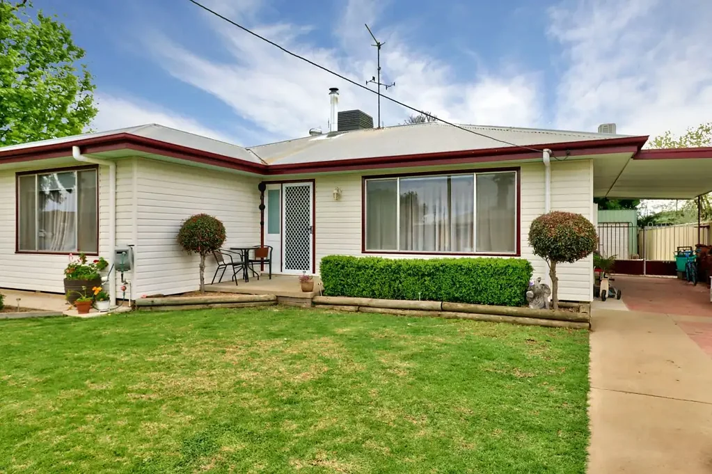 Deniliquin 4 Bedroom Charming South-East Family Home