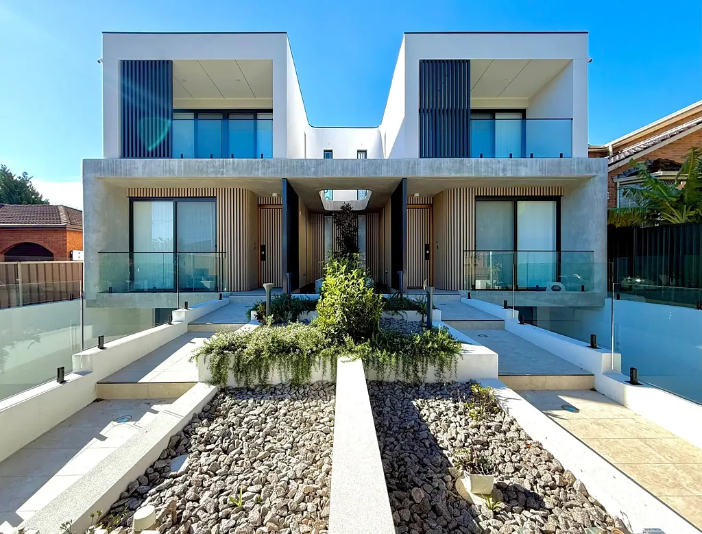 Brand-New Luxury 4-Bedroom Duplex