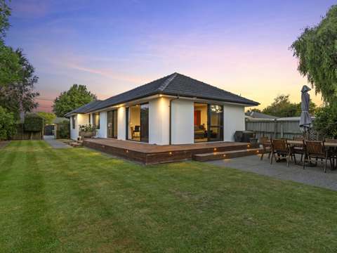 Mairehau 3房  Sophisticated style in a prime spot!
