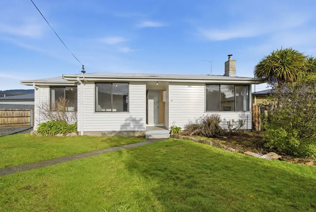 Tidy and Spacious 3-Bed Home in New Norfolk