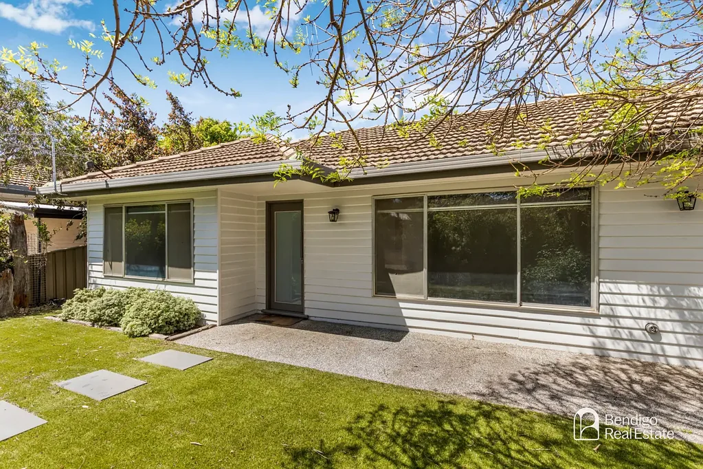 COMFORTABLE THREE-BEDROOM HOME IN NORTH BENDIGO