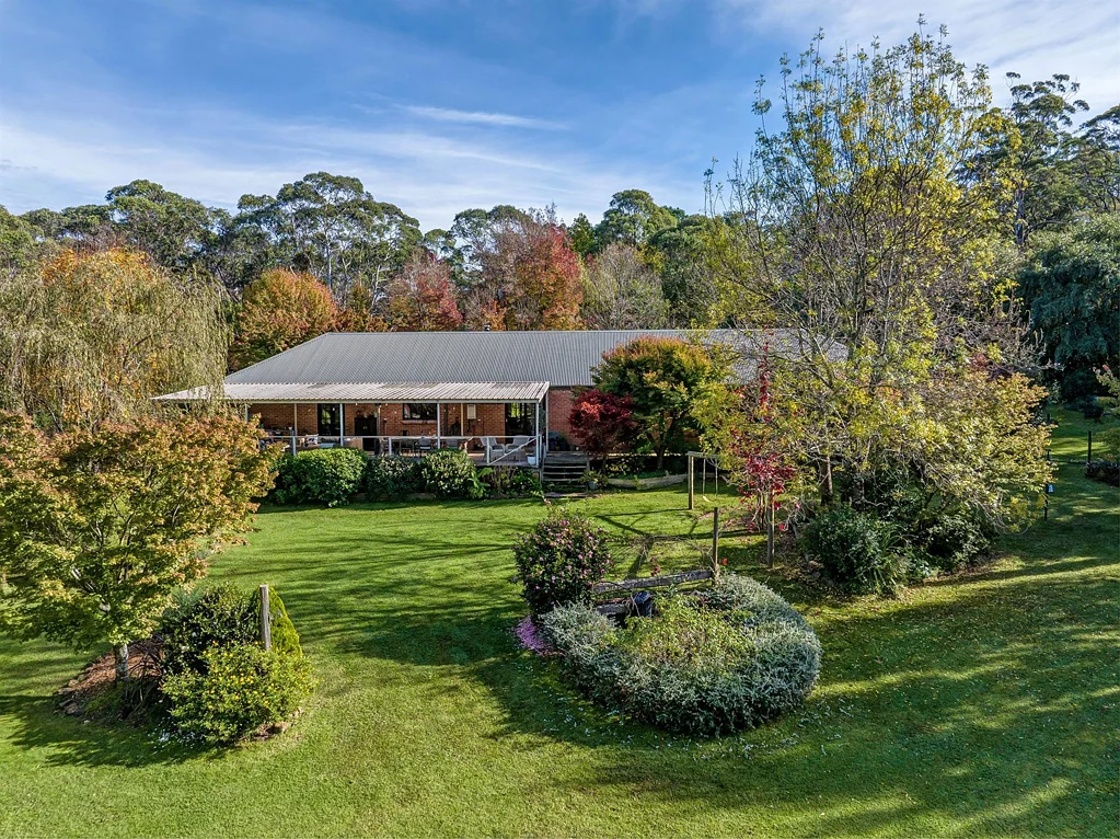 Bundanoon 4房  Homestead on small acreage, village proximity