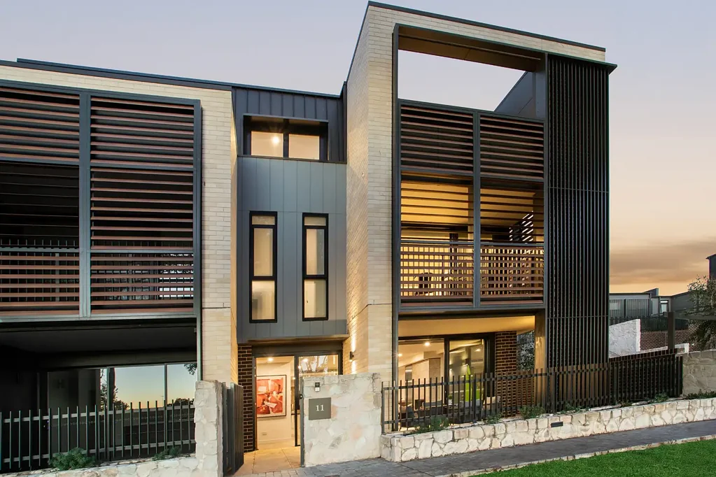 Enfield 3ห้องนอน Luxurious DKO designer townhouse in 'The Henley'