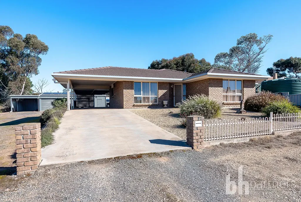Mannum 4房  Spacious Family Home & Shedding on Double Block