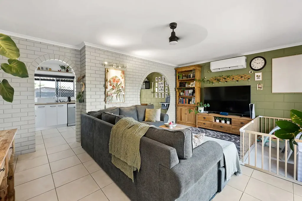 Andergrove 3બેડરૂમ Contemporary Renovated Lowset Home on Great Block