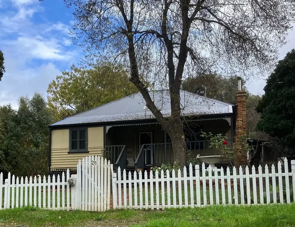 Wooroloo 2chambre CAPTIVATING CHARACTER HOME - CAPTURE THE POTENTIAL