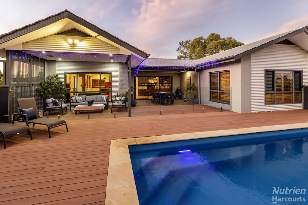 Larapinta 4ਬੈੱਡਰੂਮ Sanctuary With Views for Sale!