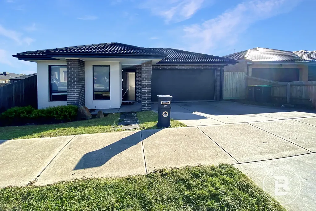 RARE FIVE BEDROOM HOME WITH ALL THE EXTRAS