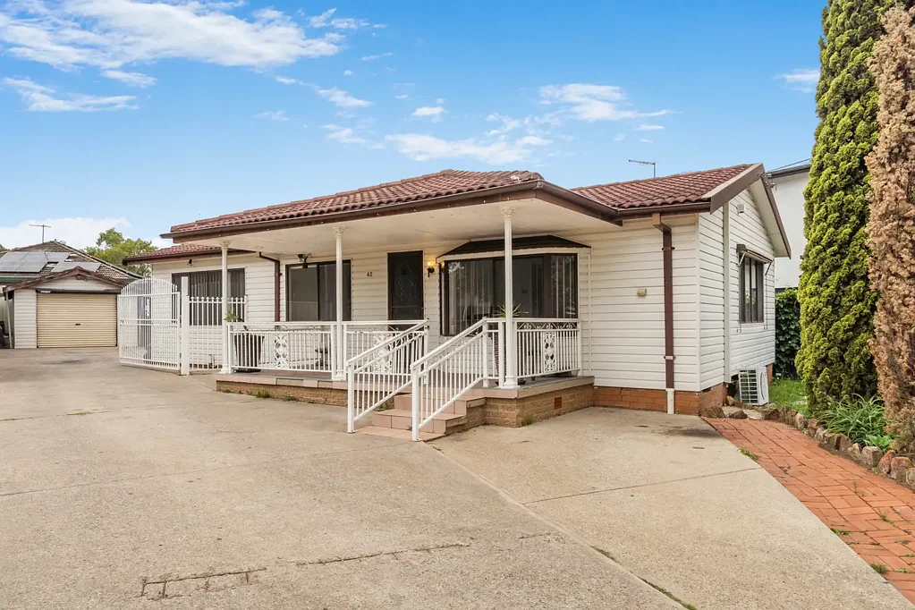 42 Amalfi Street, Lurnea, NSW 2170