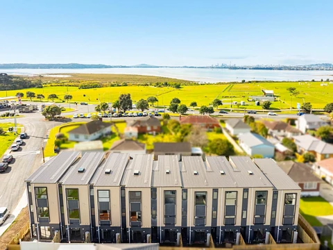 8/4 Toru Street, Te Atatu Peninsula, Waitakere City