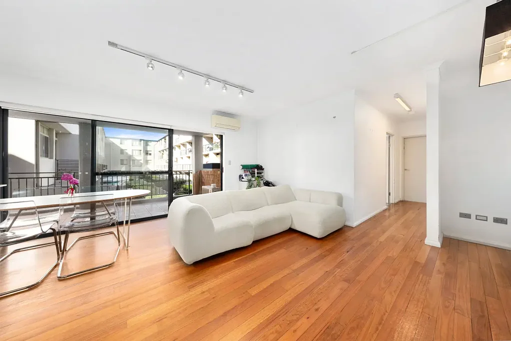 West Ryde 2房 宽敞现代两卧室公寓 Spacious and Modern Two Bedroom Apartment