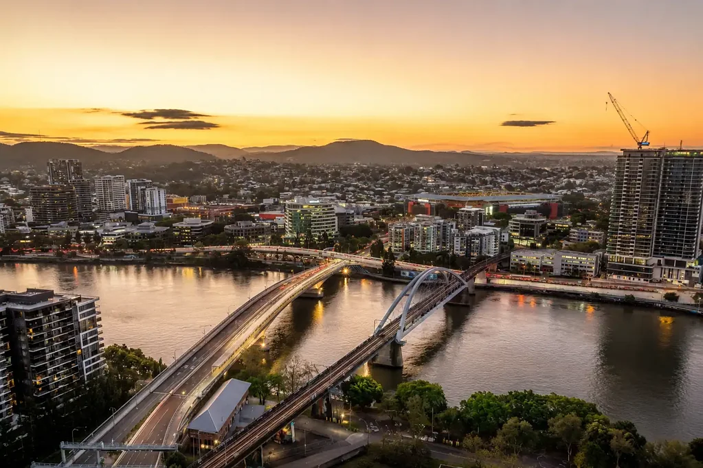South Brisbane 1Phòng ngủ Sky-High Sophistication with Panoramic River & Sunset Views!