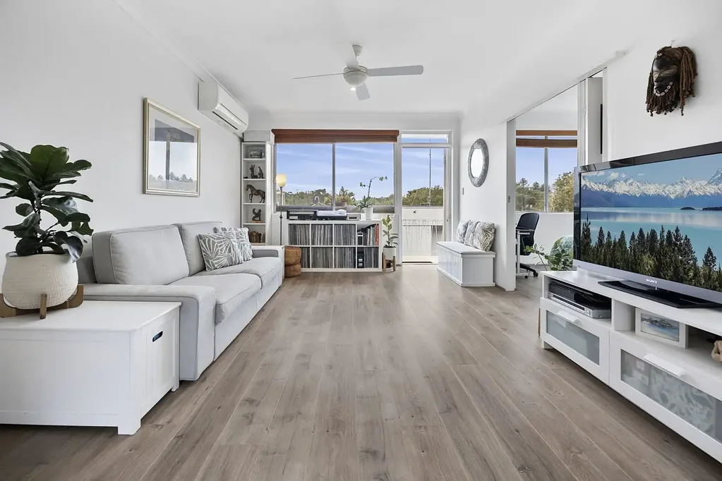 Top-Floor North-East Facing Apartment in 'Aloha' Complex with Stunning Views