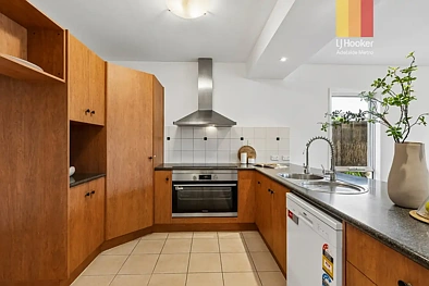 Kitchen - 7 Lakeside Circuit, Northgate, SA 5085