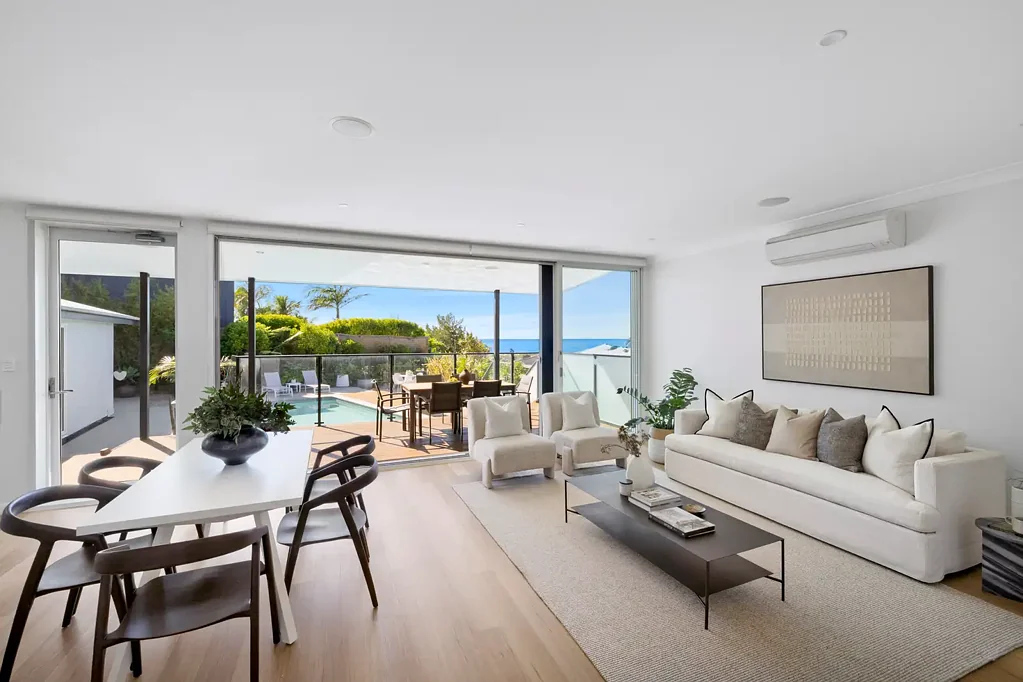 North Curl Curl 5chambre Refined coastal living framed by endless sea vistas