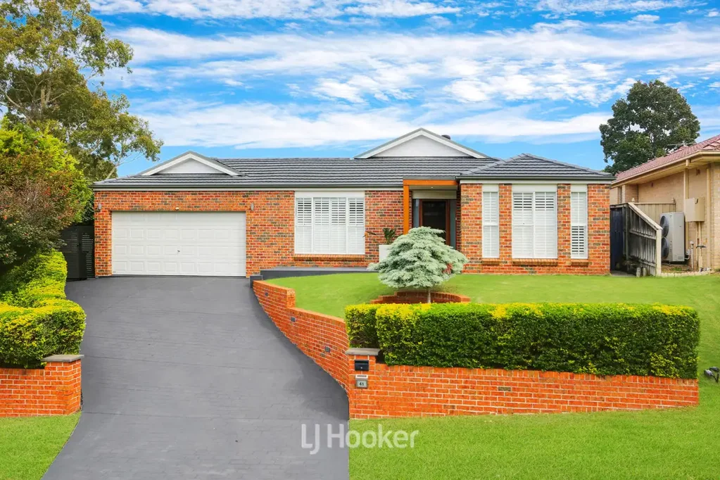 Rouse Hill 4房 Rouse Hill热门社区 731.4平米转角地块 多功能居住区 翻新厨房带岛屿吧台 独立书房 游泳池休闲区 双车库 Spacious Single Level Family Home with Attached In-Law Accommodation/Games Room
