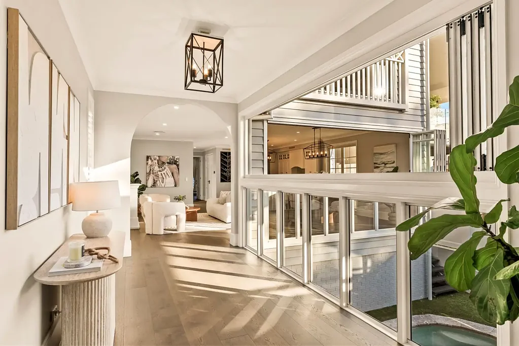 Wellington Point 4房 精致海滨生活，彰显建筑特色 Refined Coastal living with Architectural Distinction