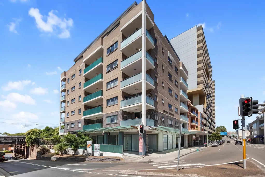 Hurstville 2房 步行即达商圈 学区房优势 开放式厨房 石材台面 燃气烹饪 安全停车位 电梯直达 Modern Apartment in Central Location