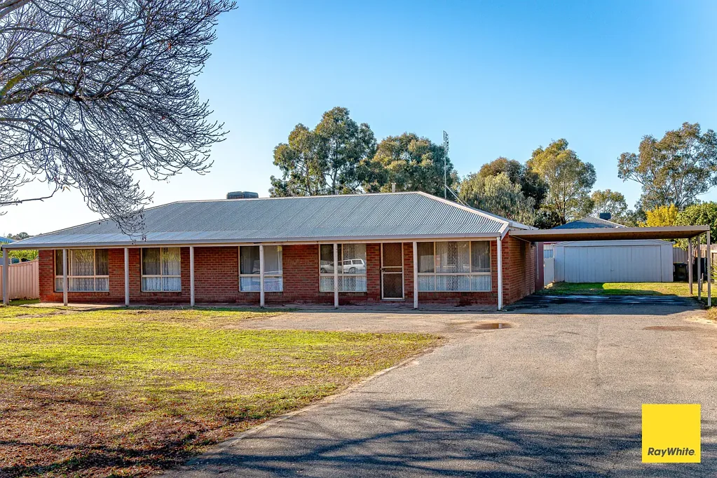 Epsom 4Zimmer Spacious home, big block & shed!