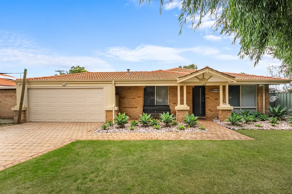 Secret Harbour 4બેડરૂમ GORGEOUS FAMILY HOME IN BEACHSIDE LOCATION