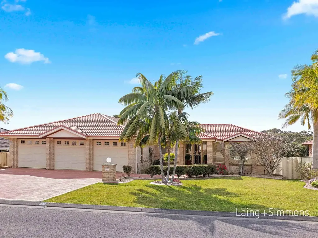 Port Macquarie 4બેડરૂમ Expansive Emerald Downs Home with Huge Under house Workshop