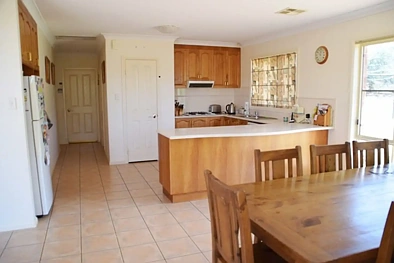 9R Debeaufort Drive, Dubbo, NSW 2830, 4房, 2浴, House