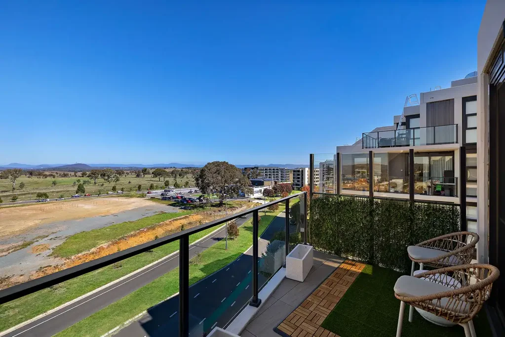 Gungahlin 1ห้องนอน Private and Light
