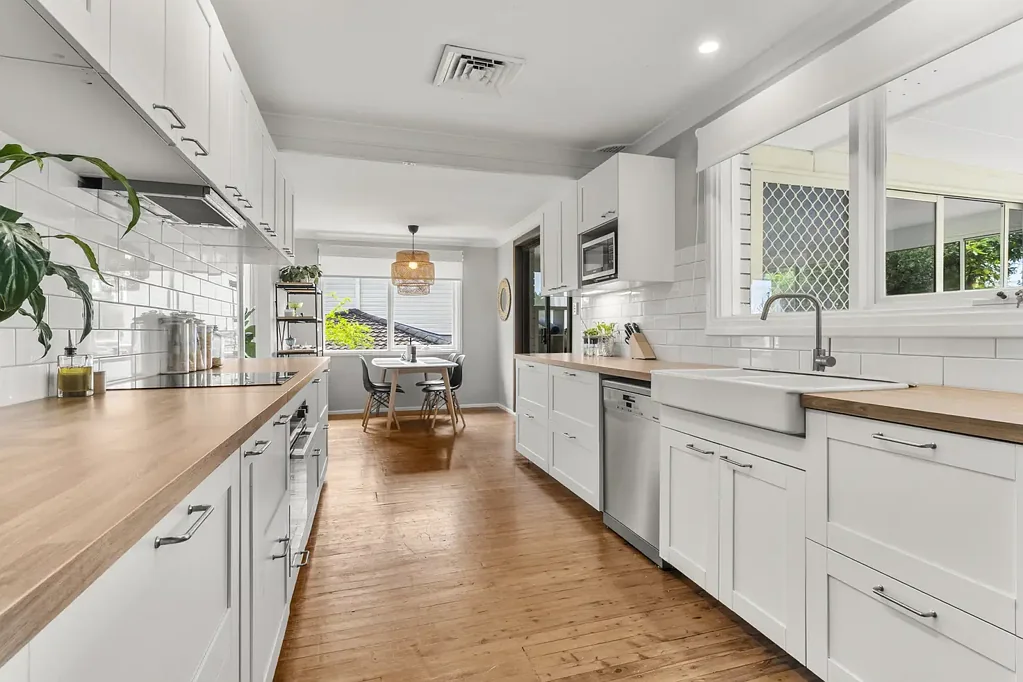 Kareela 4房 宽敞的家庭住宅，具有卓越的多功能性 Spacious Family Home with Exceptional Versatility
