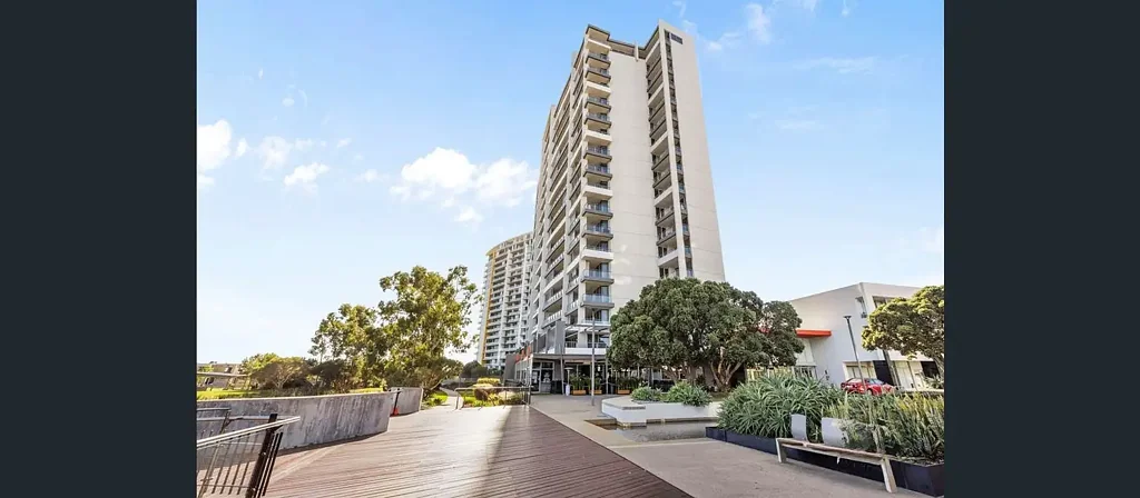 Fully Furnished  Stylish and Spacious Apartment in the Heart of Burswood