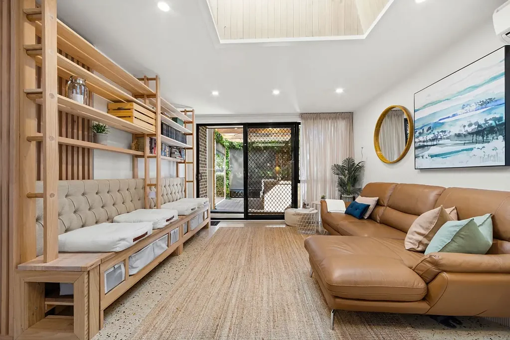 Maidstone 2 Slaapkamer Renovated Single-Level Villa with Courtyard Gate to the Park and Playground