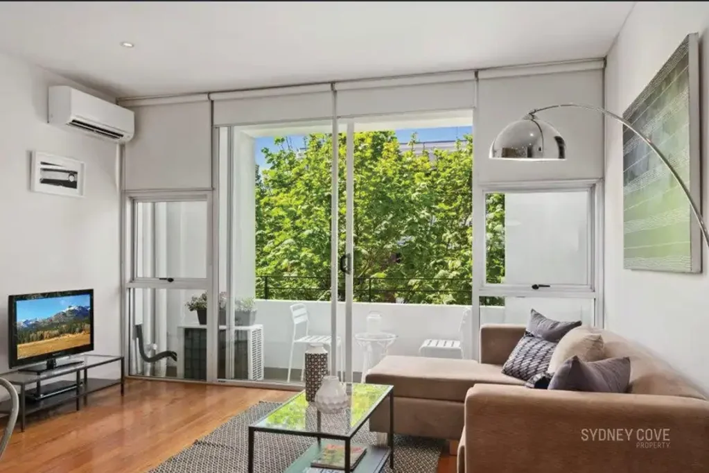Darlinghurst 1房 历史邮局改造 精品低密度 电梯通道 安全社区 社区屋顶平台 采光充足开放式起居 私人阳台 现代宽敞厨房 燃气烹饪 抛光木地板 时尚现代浴室 大型淋浴 内部洗衣房 内城生活配套 步行Hyde Park 咖啡馆酒吧餐厅云集 BOUTIQUE LIVING IN PRIME DARLINGHURST LOCATION - THE POST