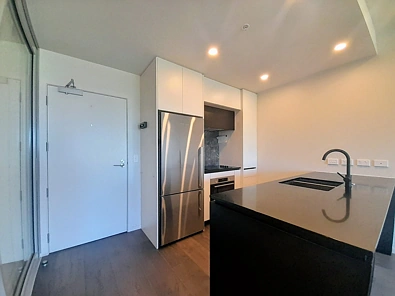 A Luxury apartment features 1 bedroom+ huge study+ carpark. Perfect for couple or small family.