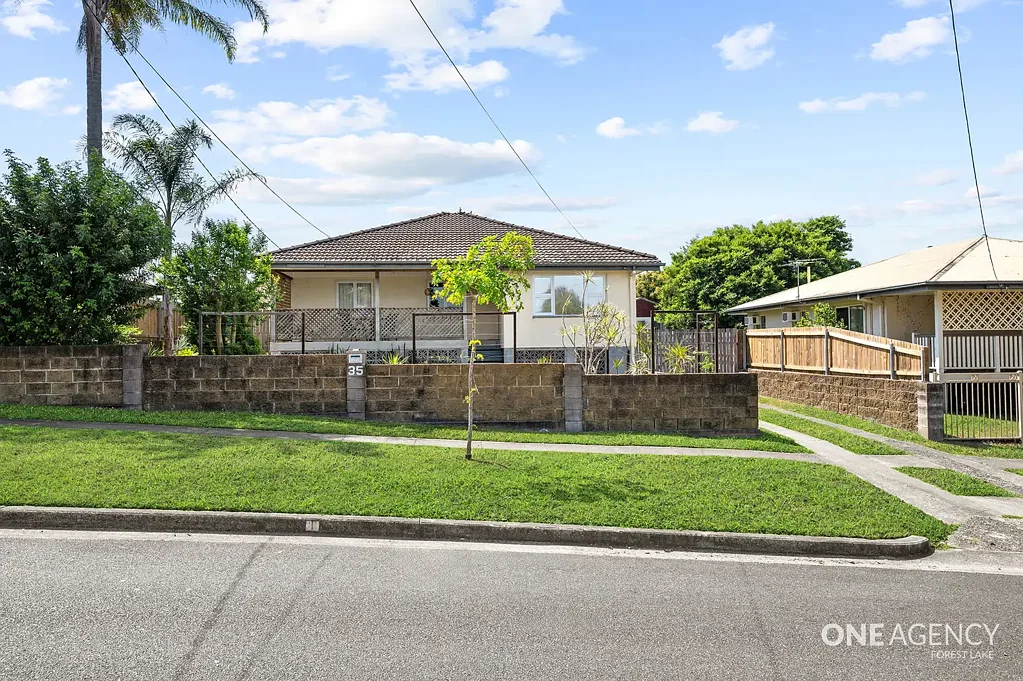 Inala 3Kwarto Charming Family Home with Endless Potential on 703m² - 35 Rosella Street, Inala