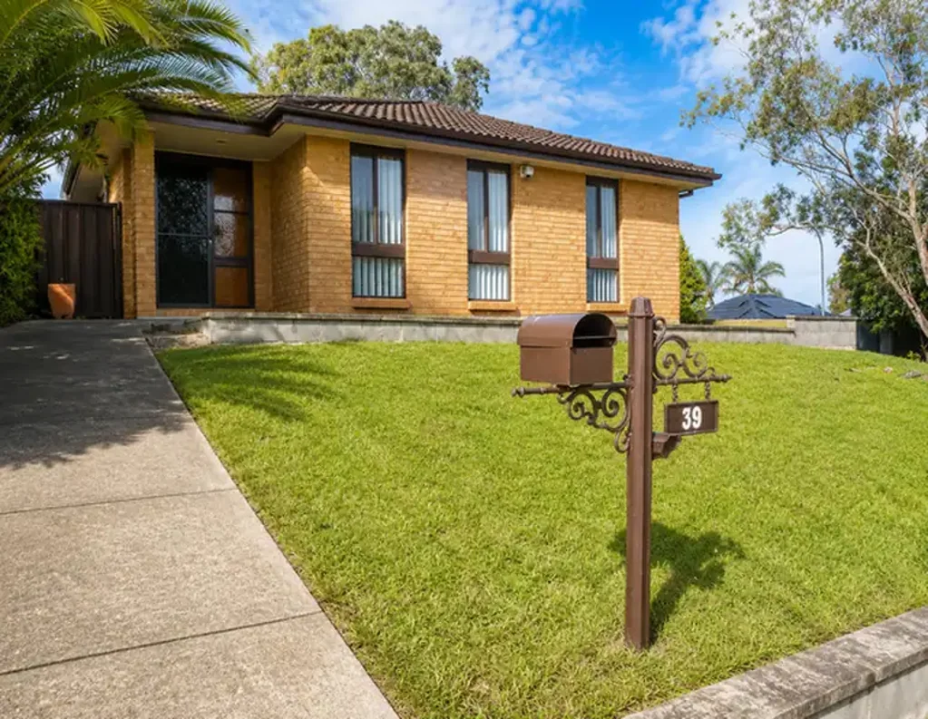 SPACIOUS 3 BEDROOMS HOUSE
