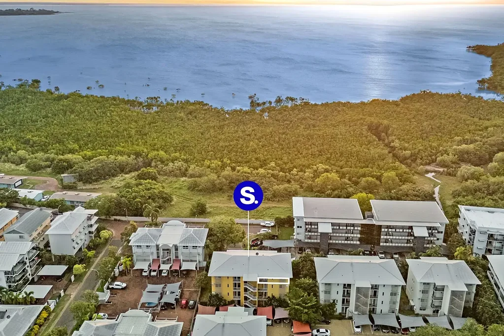 Coconut Grove 2Zimmer Beautifully presented and move in ready!