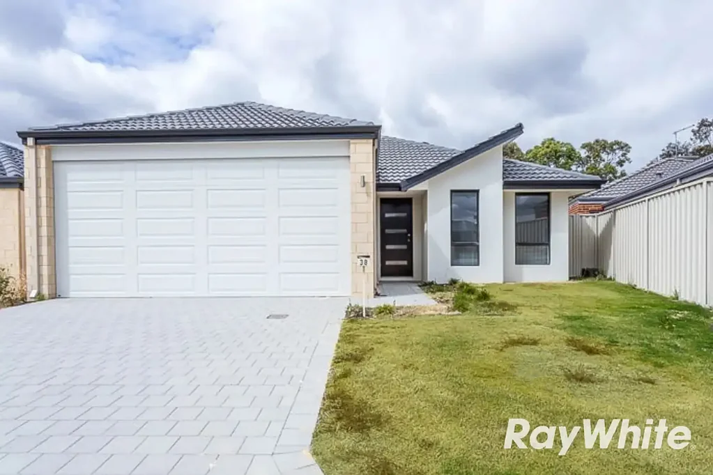 Modern 4x2 Family Home with Spacious Living and Murray River Lifestyle