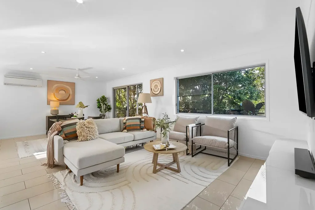 Brookwater 3房 近期翻新联排别墅 专属社区泳池 开放式厨餐区 主卧套房 双车库 便捷生活配套 BROOKWATER LIVING IN THE PRESTIGIOUS FAIRWAYS PRECINCT!