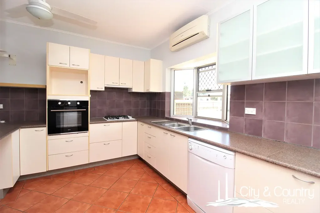 Mount Isa 4 Slaapkamer Treat Yourself on Alice Street – Comfort, Space, and Room to Grow